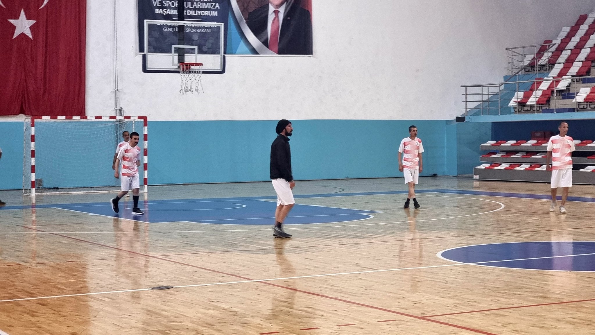 Ağrı'da "Mutlu Çarşamba" projesi ile doyasıya eğleniyorlar