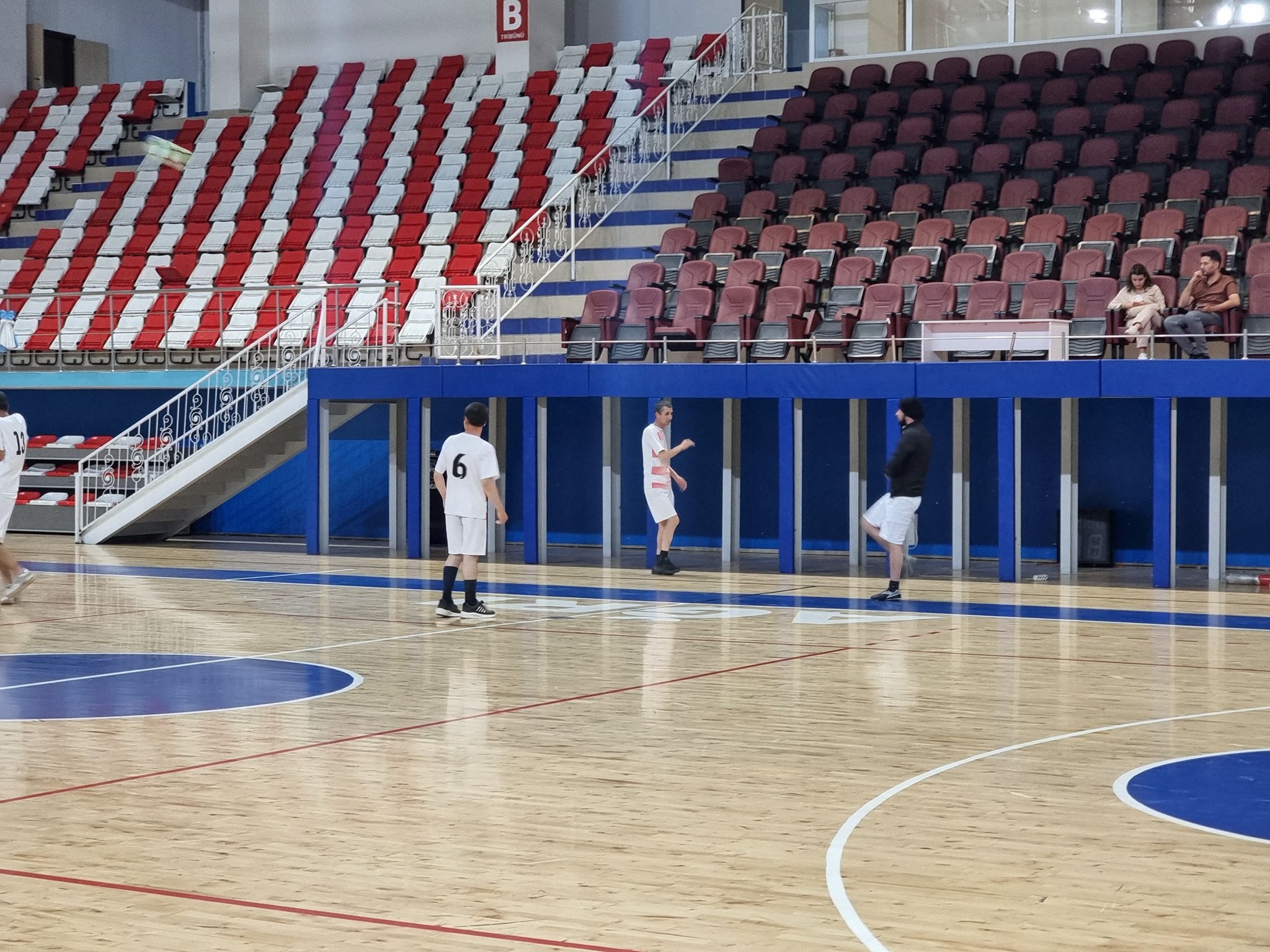 Ağrı'da "Mutlu Çarşamba" projesi ile doyasıya eğleniyorlar