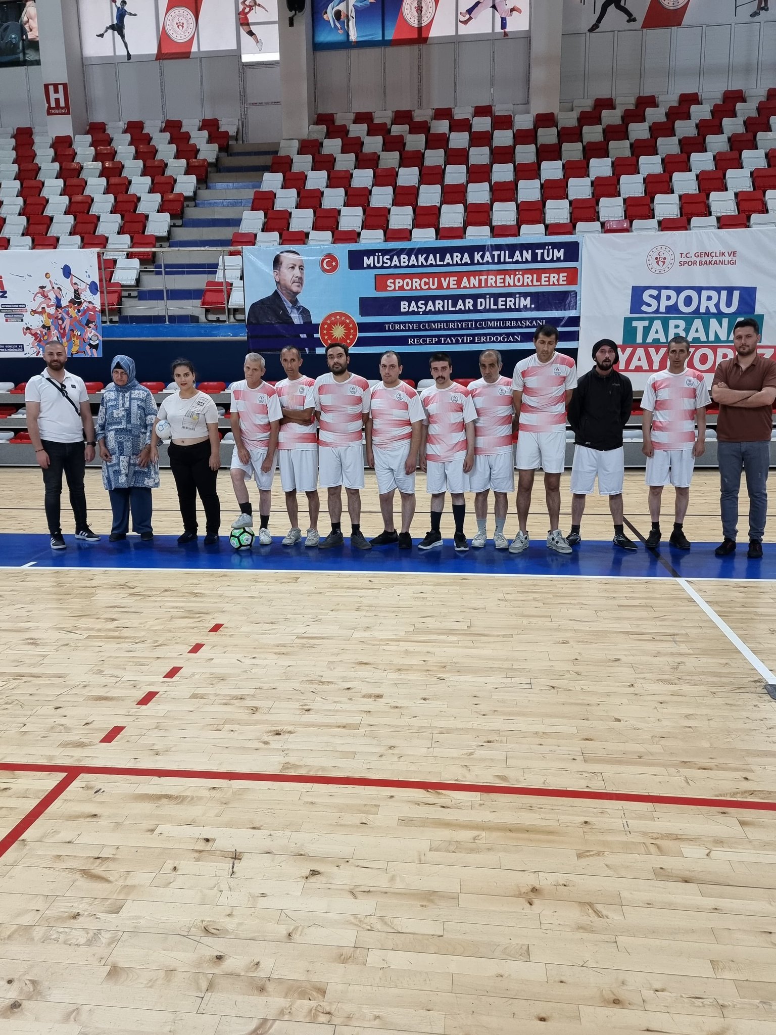 Ağrı'da "Mutlu Çarşamba" projesi ile doyasıya eğleniyorlar