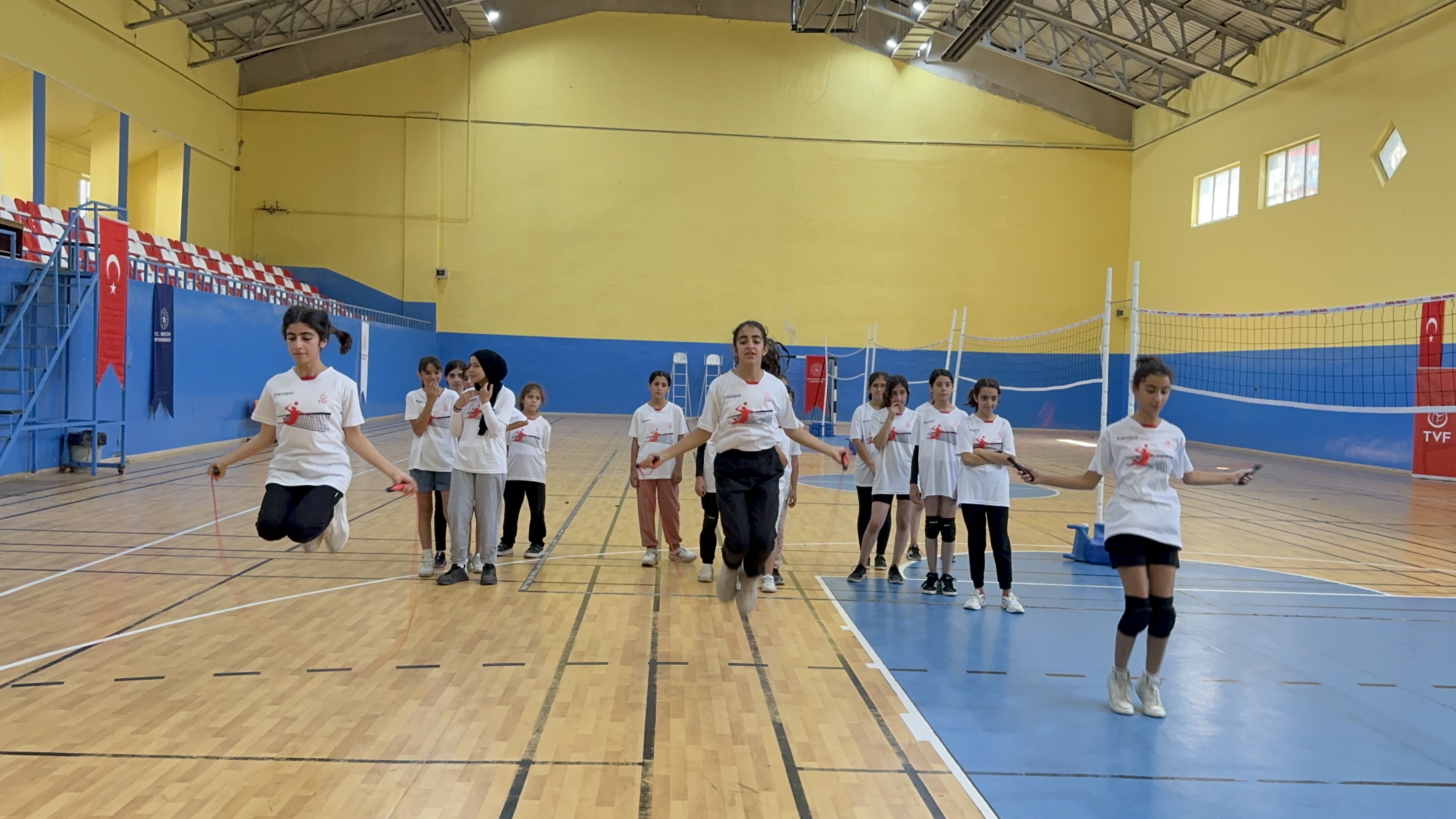 Ağrı'nın Voleybol Fabrikasında "Filenin Sultanları" Yetişiyor (Videolu Haber)