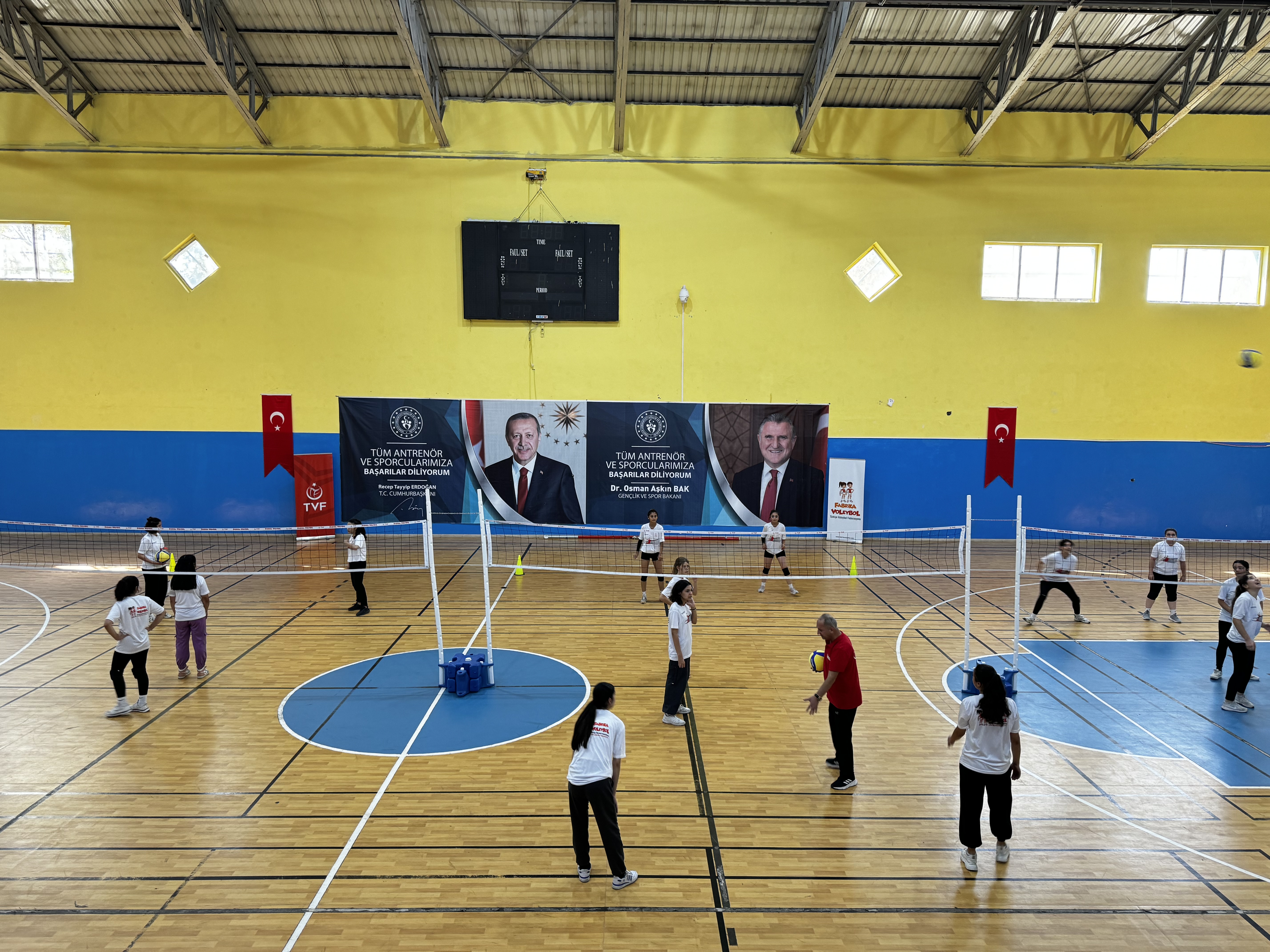 Ağrı'nın Voleybol Fabrikasında "Filenin Sultanları" Yetişiyor (Videolu Haber)