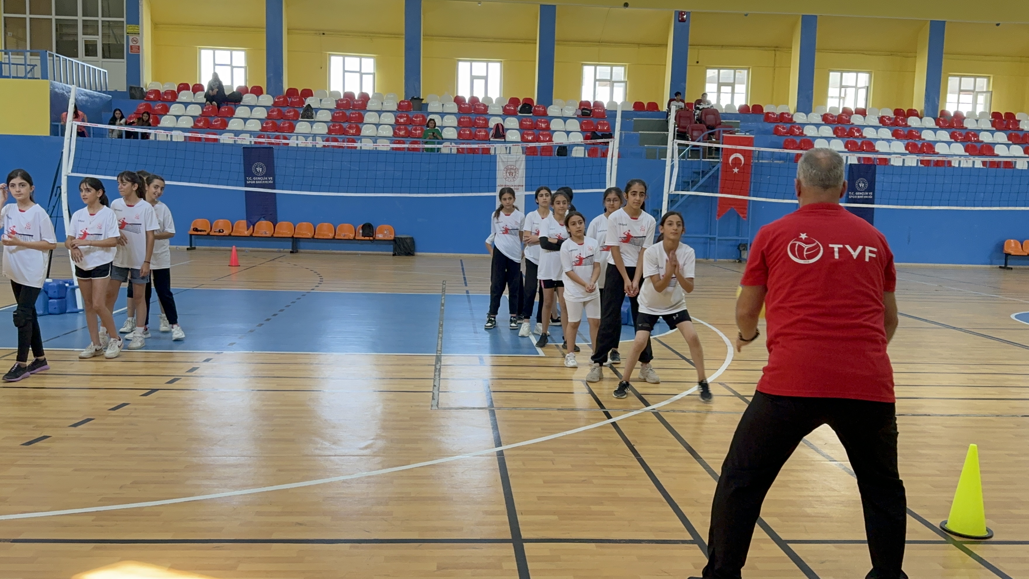 Ağrı'nın Voleybol Fabrikasında "Filenin Sultanları" Yetişiyor (Videolu Haber)