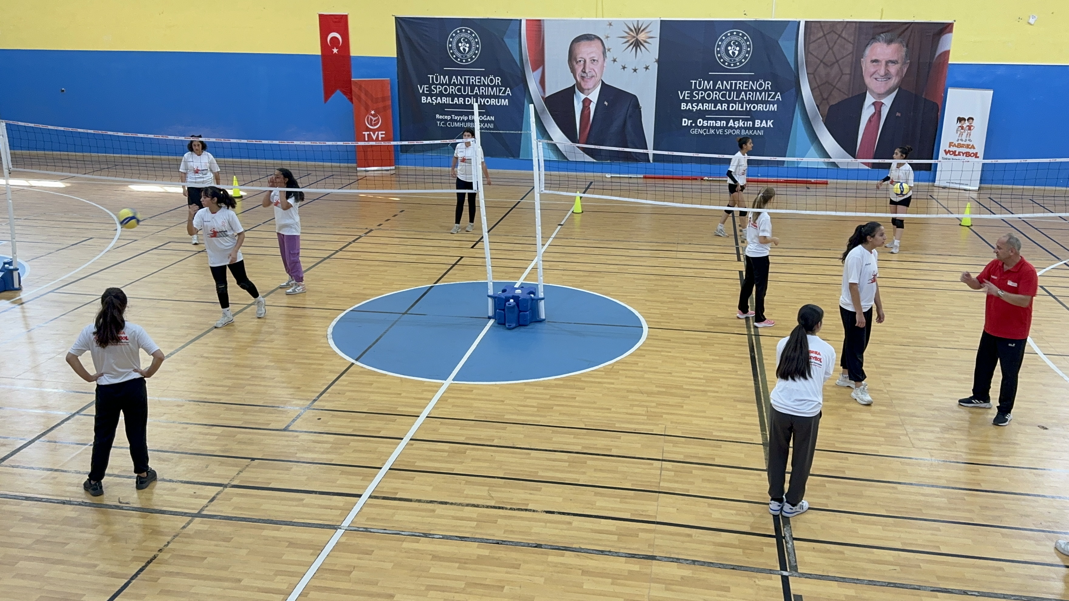 Ağrı'nın Voleybol Fabrikasında "Filenin Sultanları" Yetişiyor (Videolu Haber)