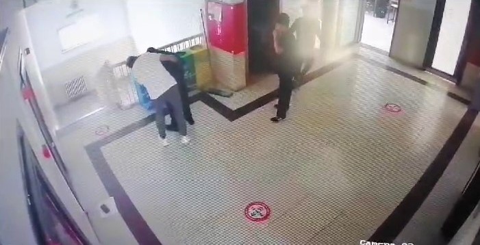 Heimlich manevrası ile bir öğrenciyi hayata döndürdü