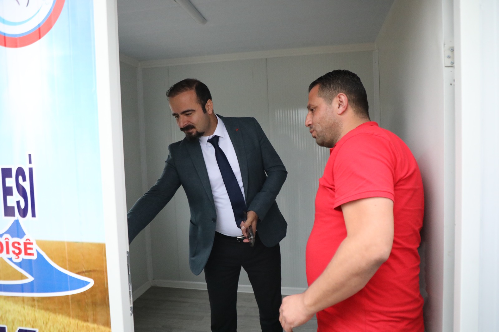 Erciş Belediyesi Kocapınar Mahallesine Halk Ekmek Büfesi Yerleştirdi