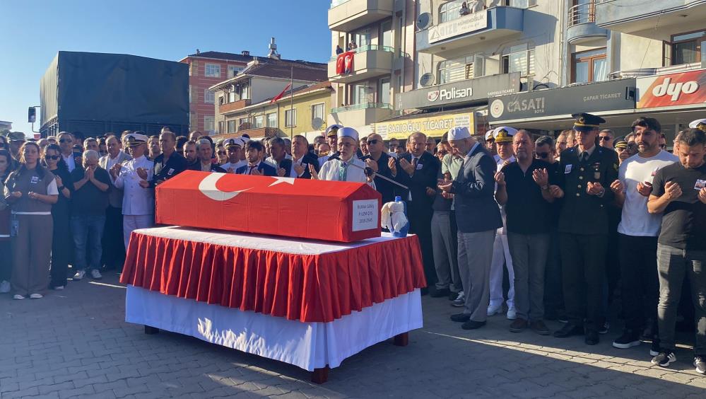 Ağrı'da kaza sonucu şehit olan Şehit Piyade Uzman Çavuş Burak Geniş toprağa verildi