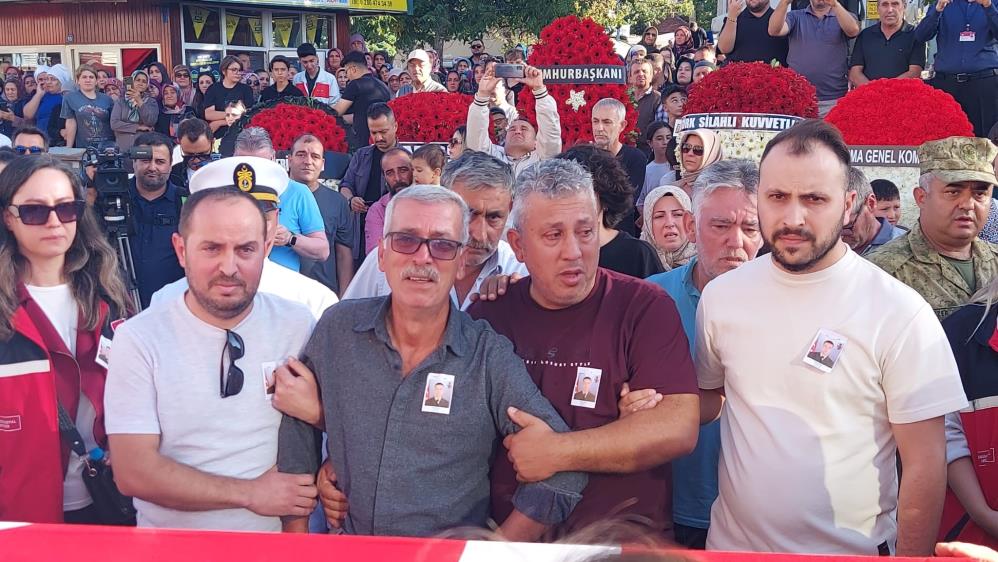 Ağrı'da kaza sonucu şehit olan Şehit Piyade Uzman Çavuş Burak Geniş toprağa verildi