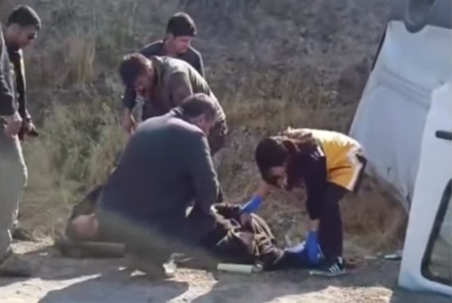 Van'da minibüs takla attı: 3 yaralı