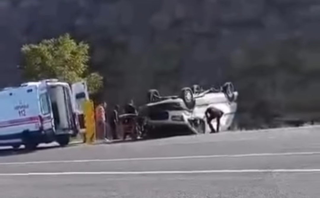 Van'da minibüs takla attı: 3 yaralı