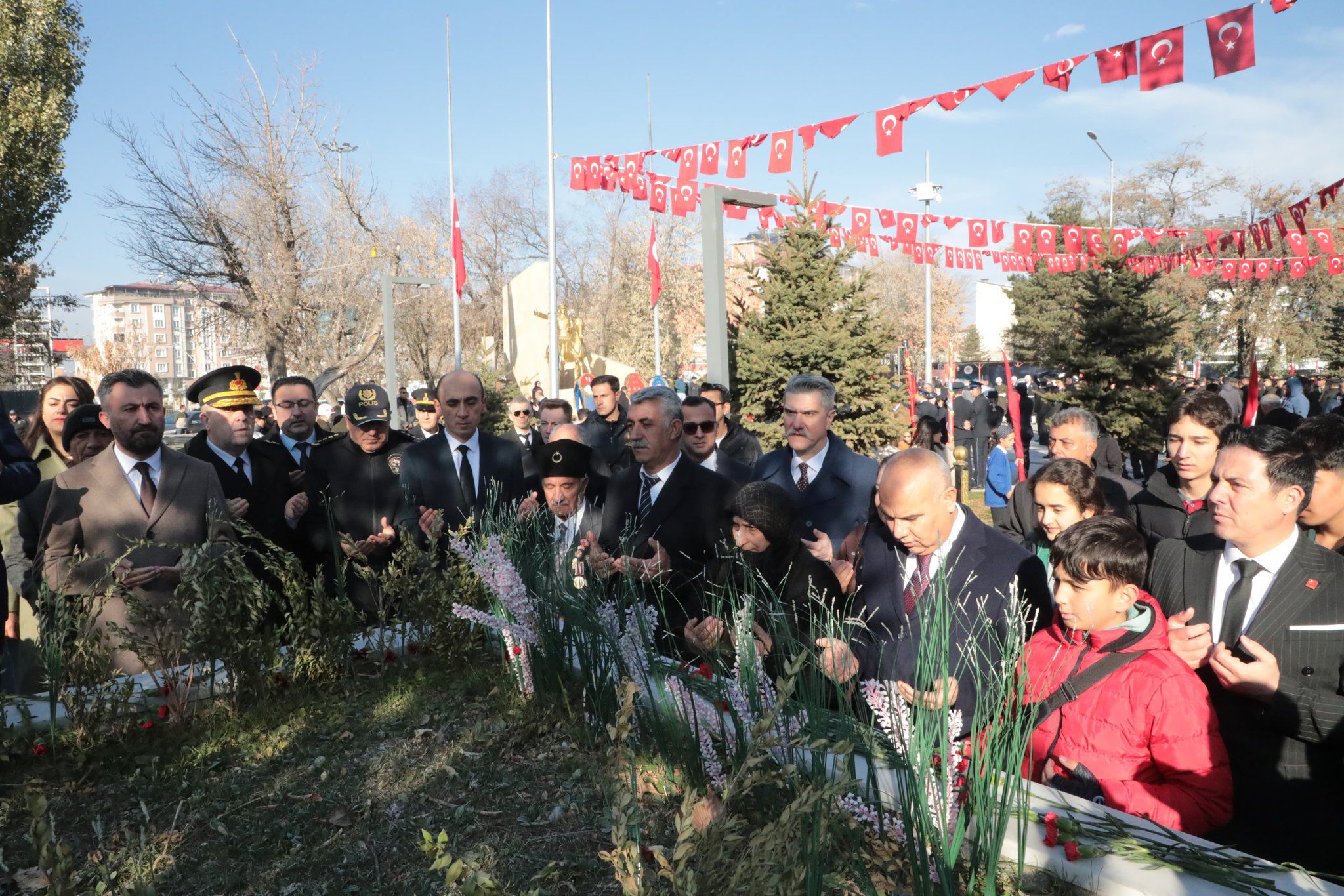 Ağrı'da Atatürk'ü anma töreni düzenlendi