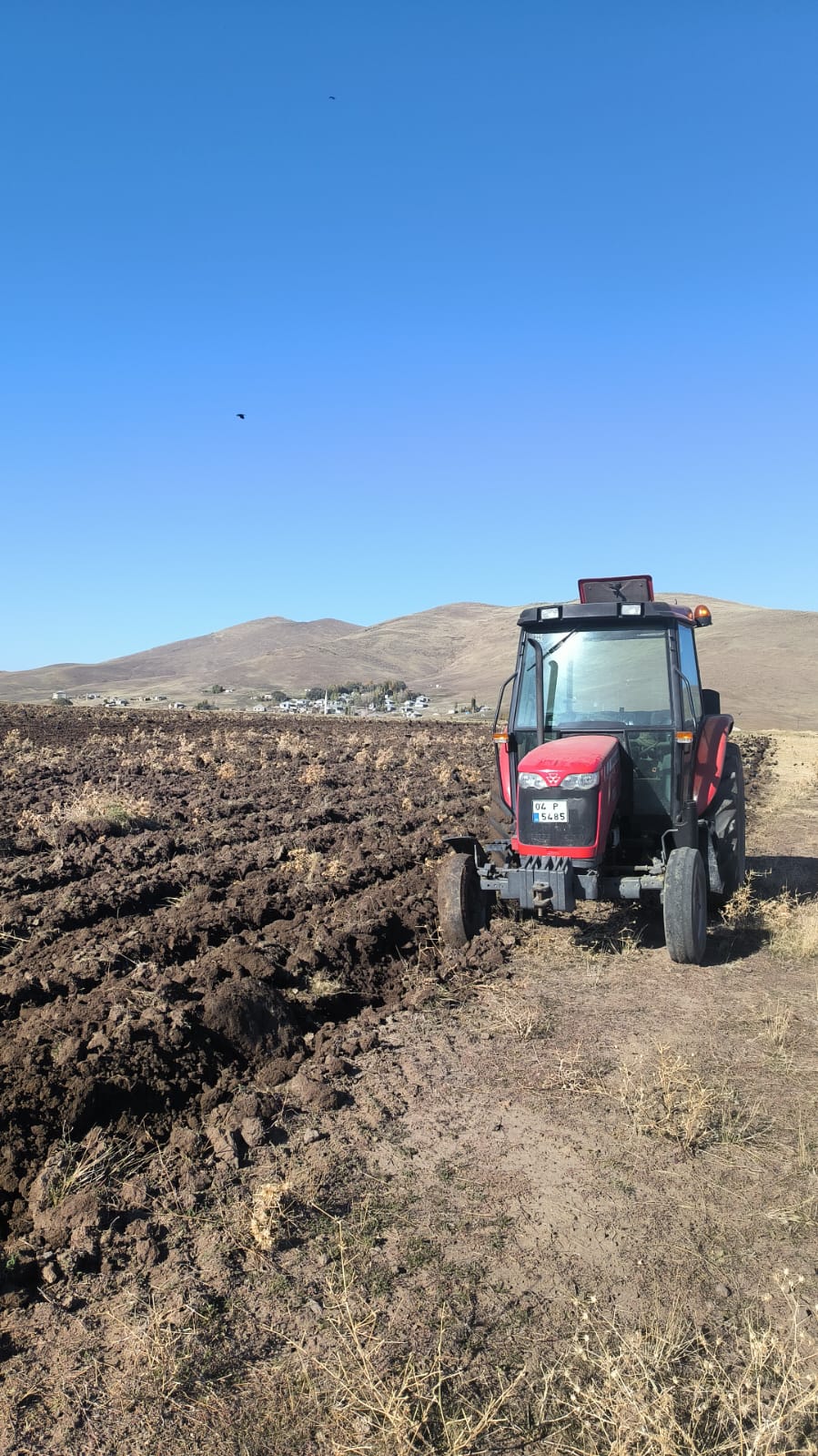 (Videolu Haber)Patnoslu Çiftçiler Sonbaharın Son Döneminde Toprak Sürümüne Devam Ediyor
