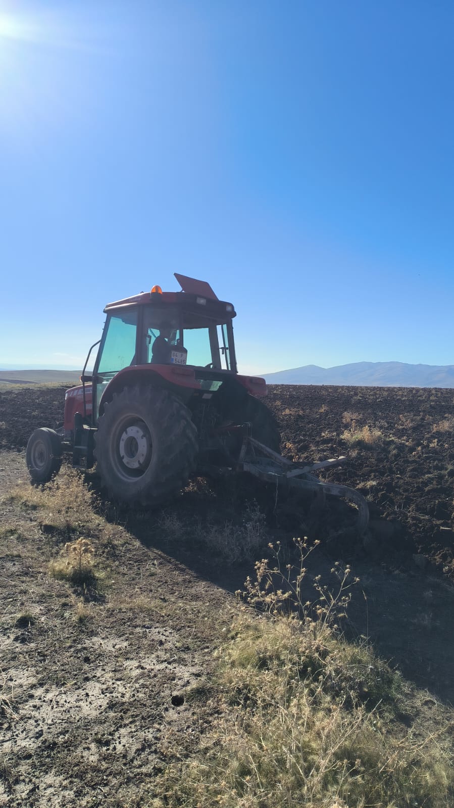 (Videolu Haber)Patnoslu Çiftçiler Sonbaharın Son Döneminde Toprak Sürümüne Devam Ediyor