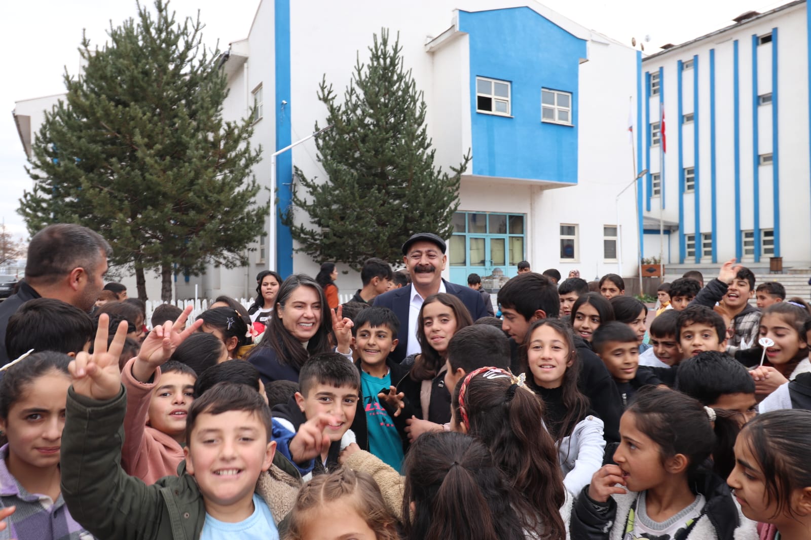 Ağrı Belediyesi minikleri sinema ile buluşturdu