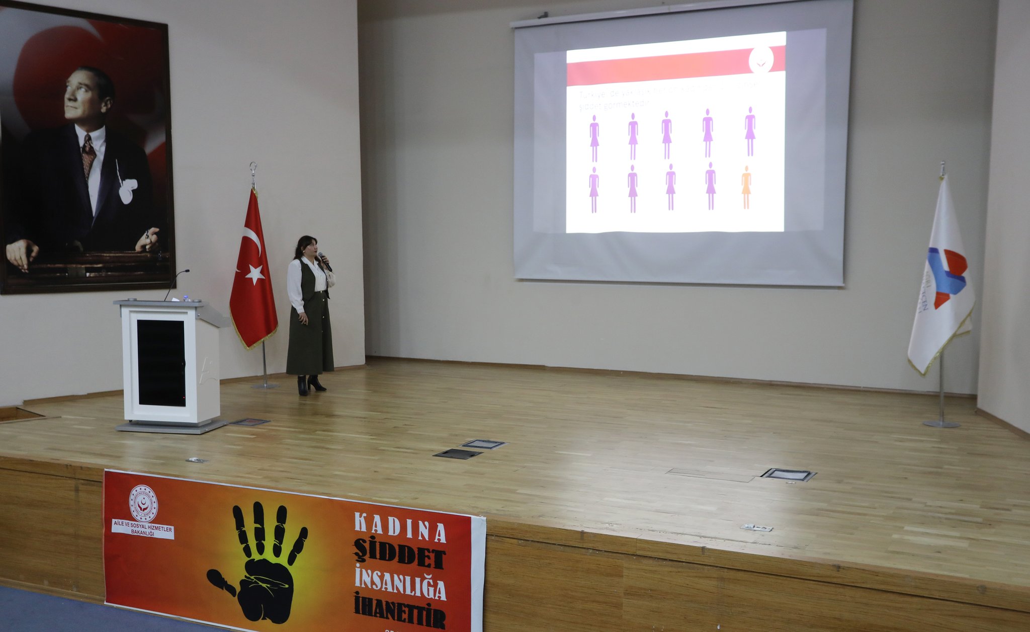 AİÇÜ’de, Kadına Yönelik Şiddetle Mücadele konferansı verildi