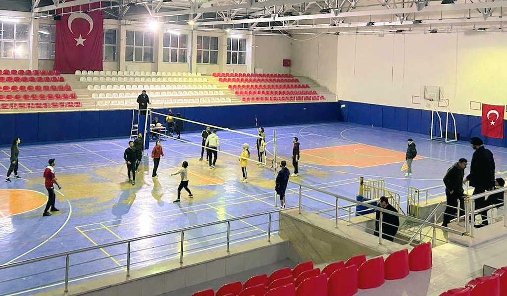 Tutak'ta Kurumlar Arası Voleybol Turnuvası başladı