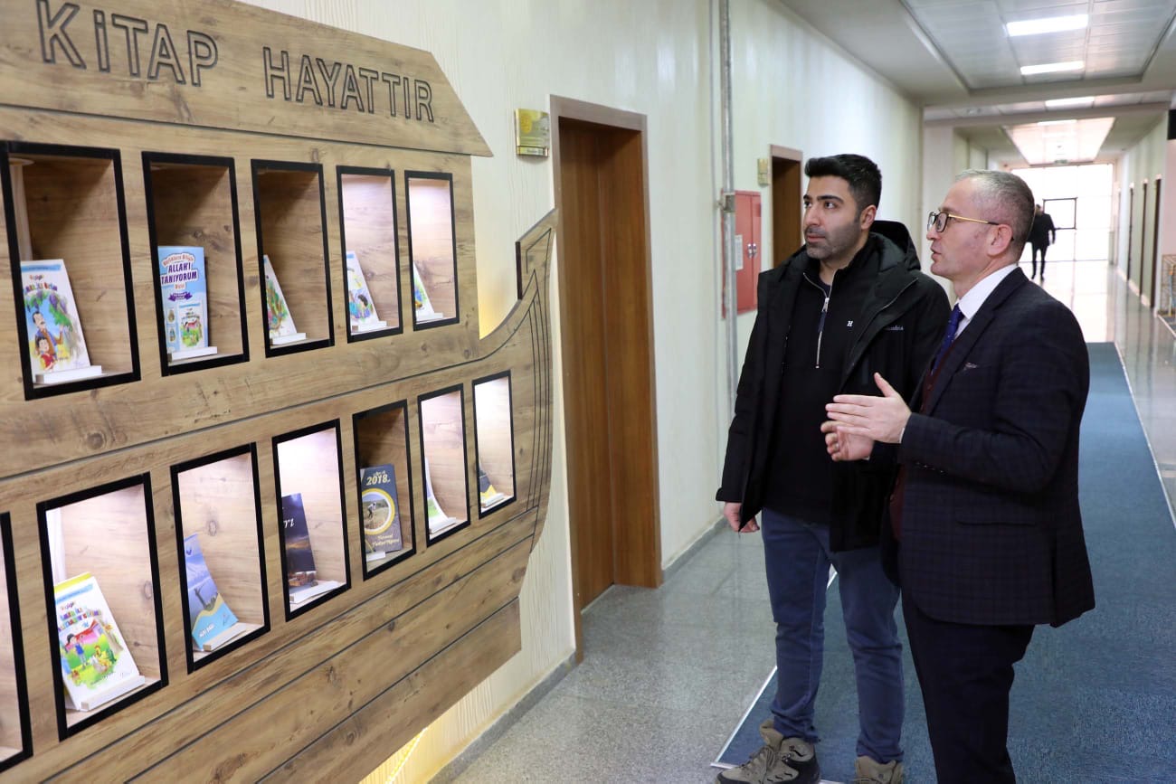 Ağrı İl Müdürü Kökrek, başarılı doktoru makamında ağırladı