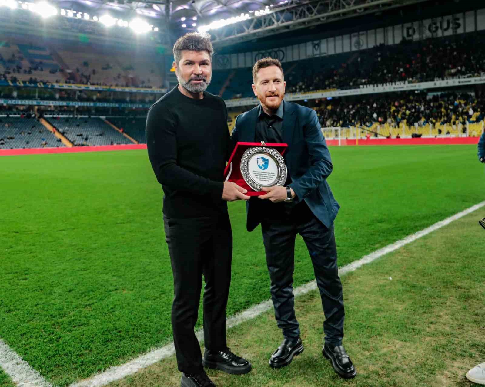 Erzurumspor FK Başkanı Ahmet Dal'dan Hakan Kutlu'ya jest