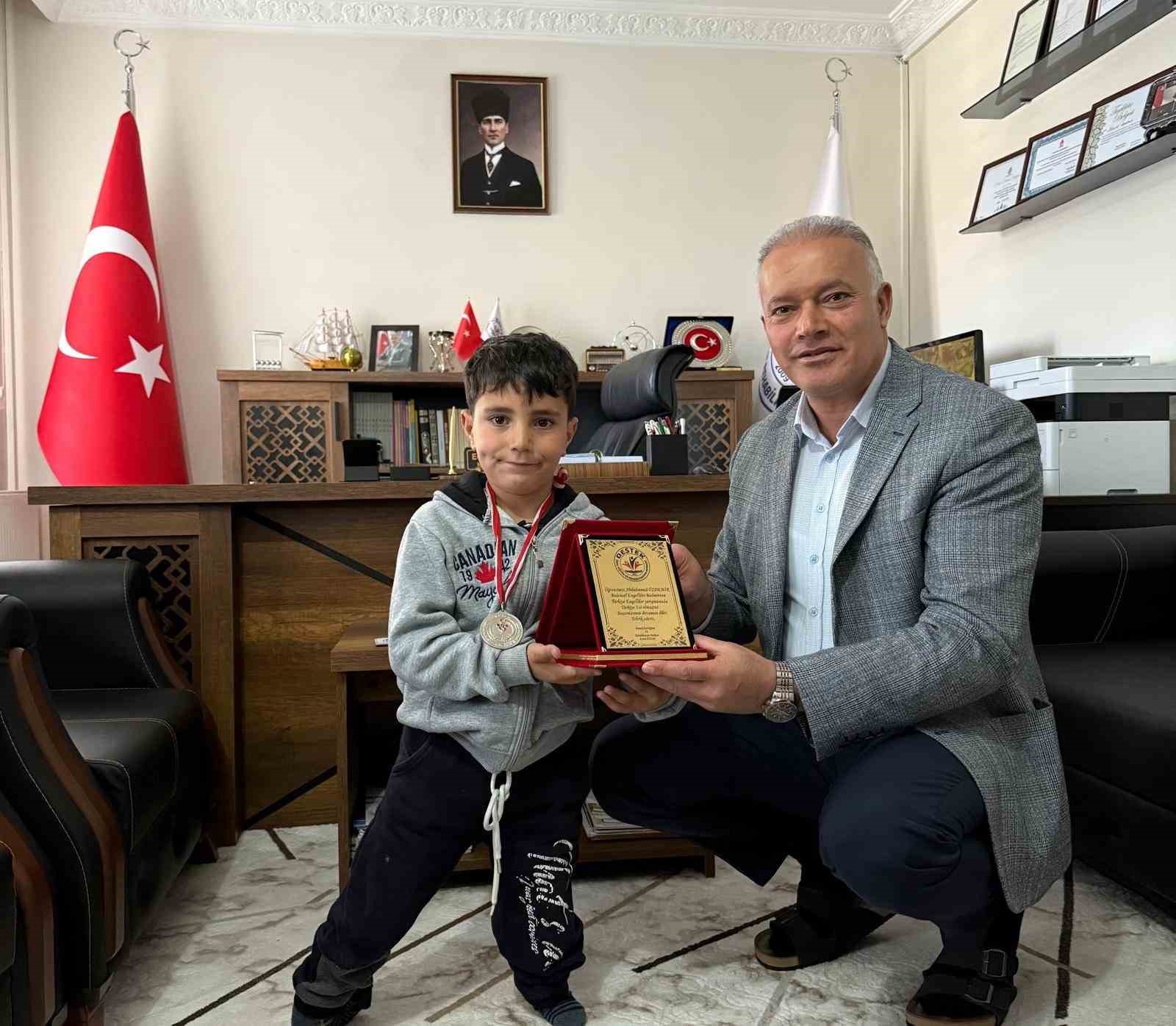 Bitlis'in Tatvan ilçesinde sporcular Türkiye şampiyonasından dereceyle döndü