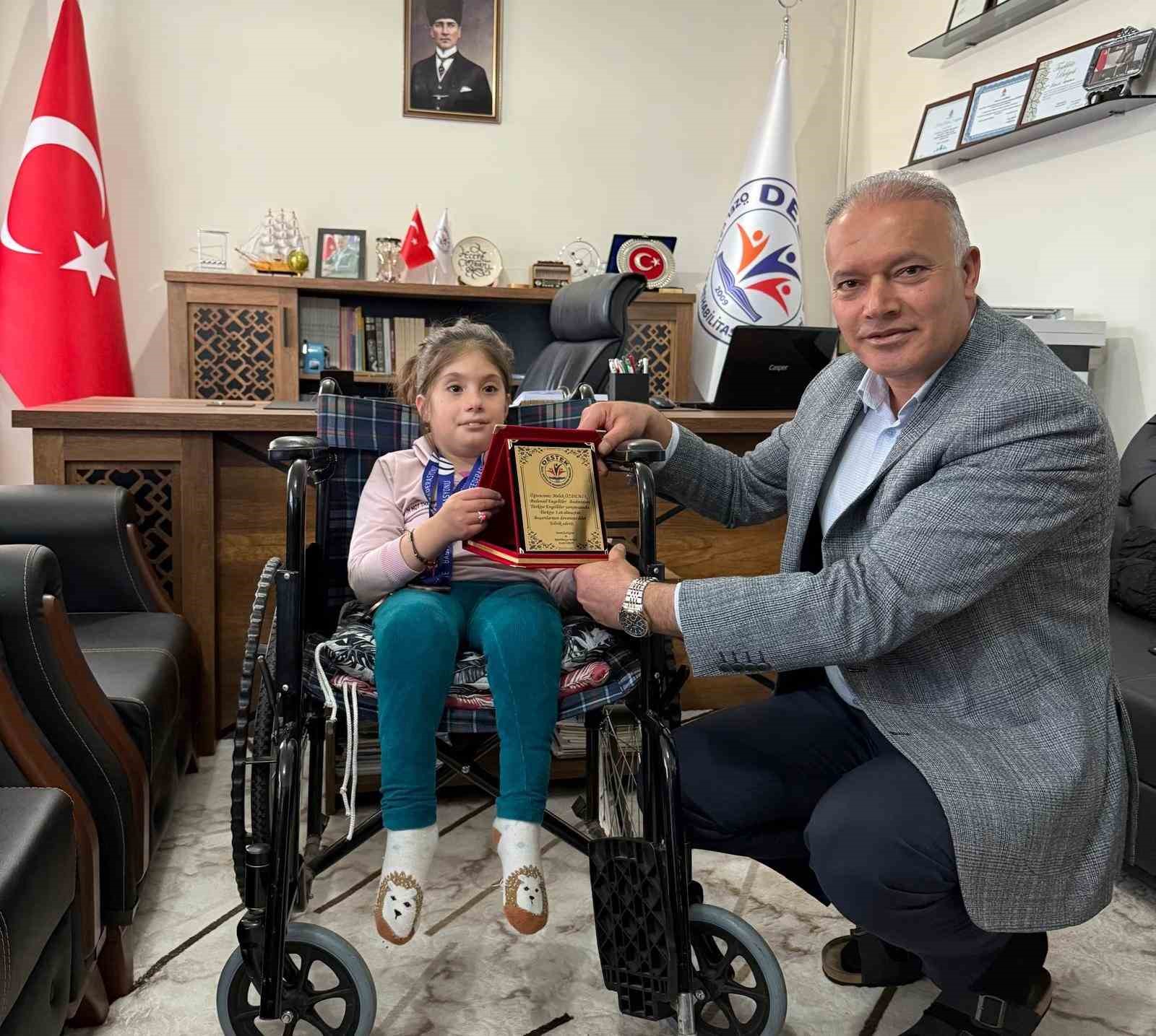 Bitlis'in Tatvan ilçesinde sporcular Türkiye şampiyonasından dereceyle döndü