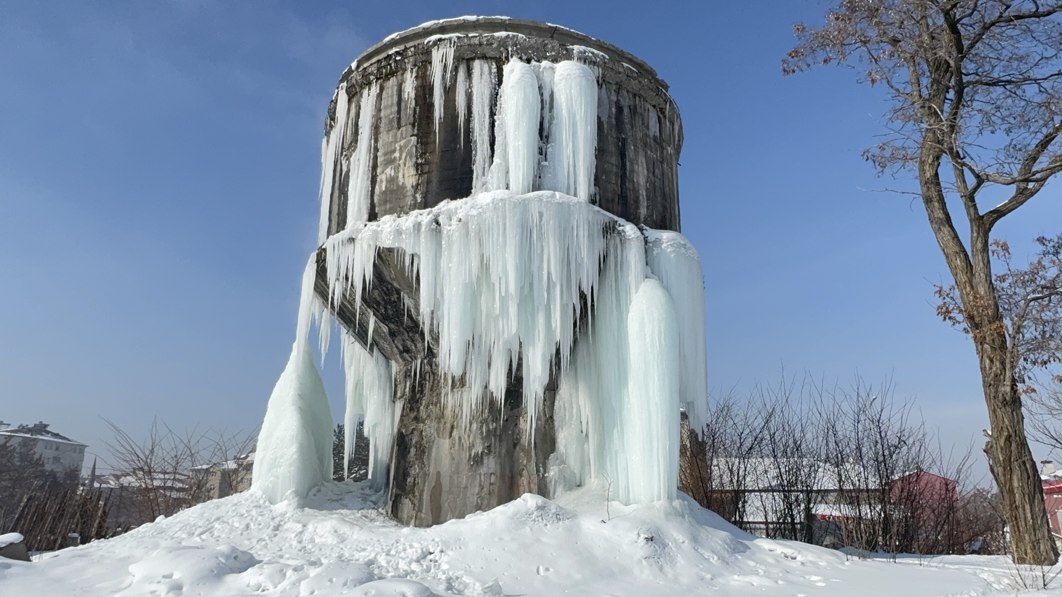 Ağrı'da hava sıcaklığı eksi 20 dereceyi gördü
