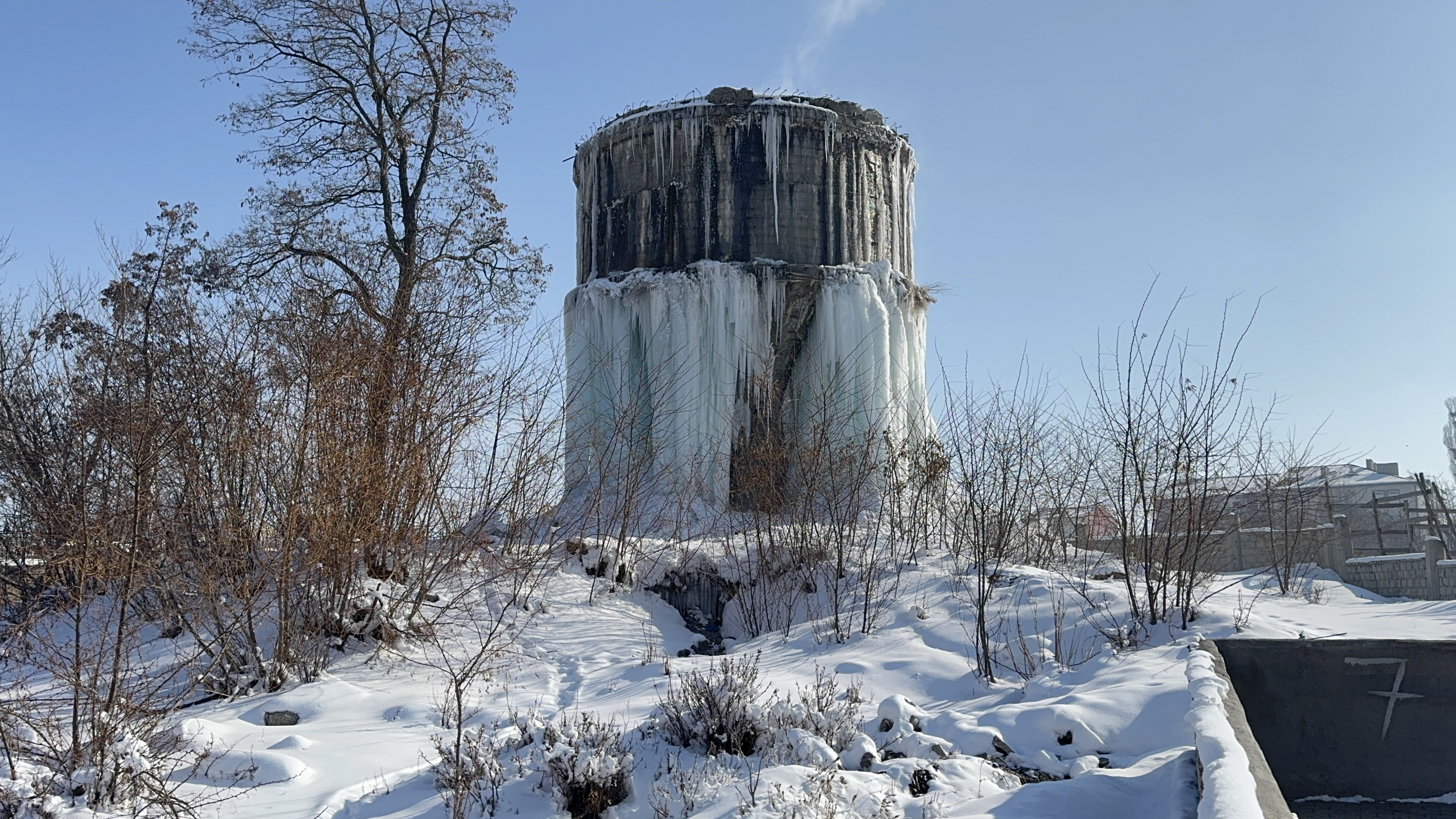 Ağrı'da hava sıcaklığı eksi 20 dereceyi gördü