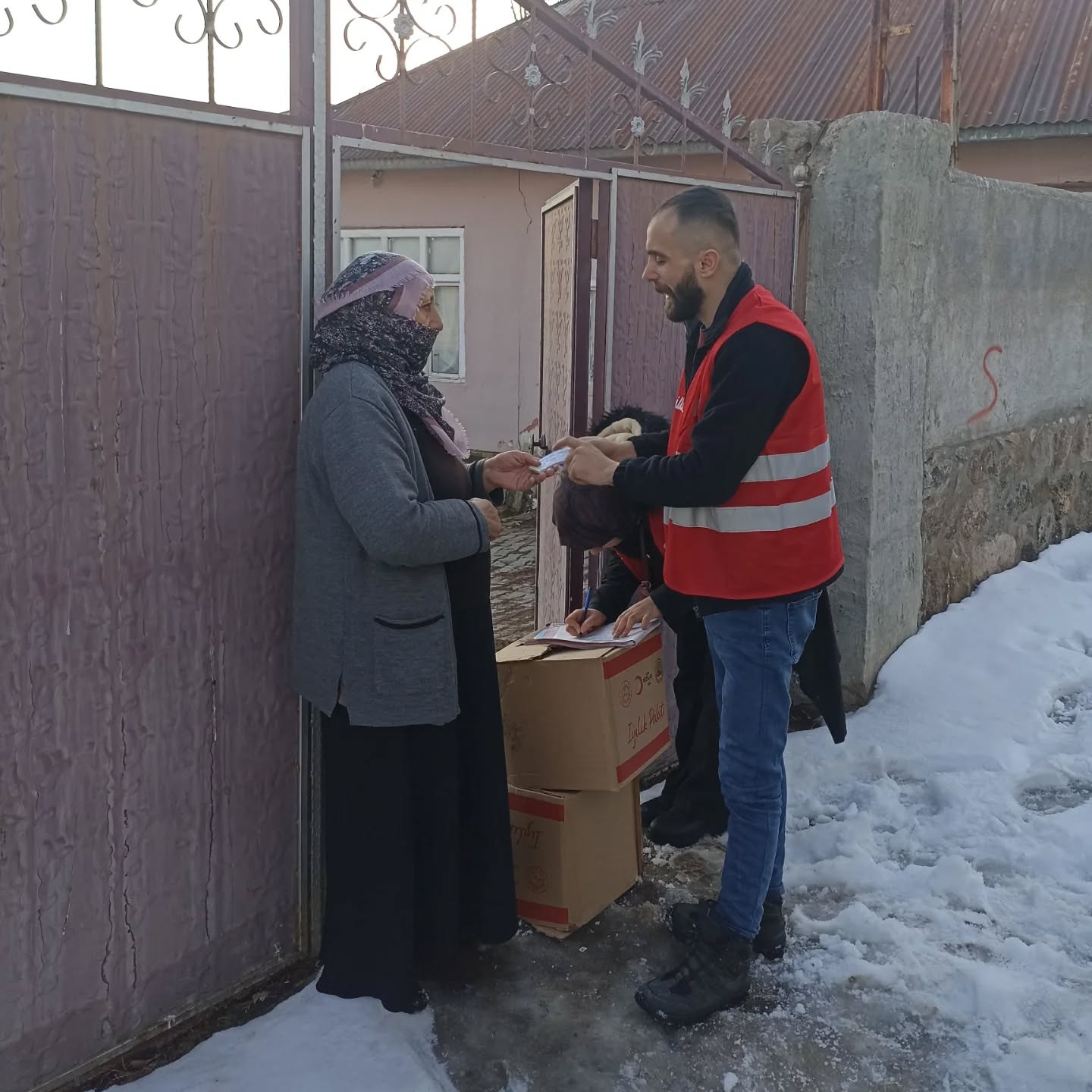 Türk Kızılay Patnos, Ramazan Ayında İhtiyaç Sahiplerine Destek Olmaya Devam Ediyor
