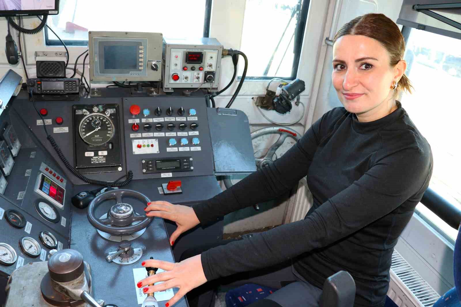 Zorlu coğrafyanın kadın makinisti takdir topluyor