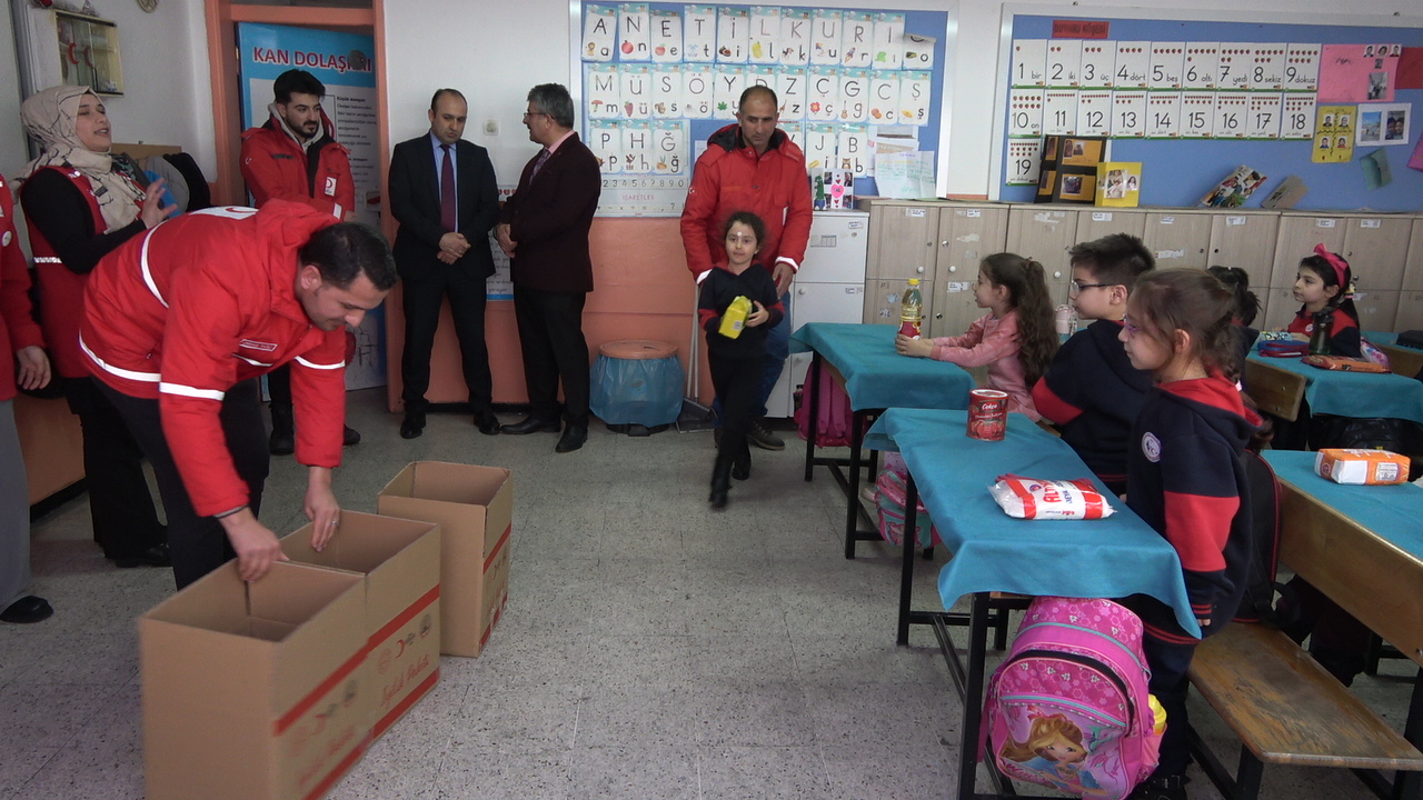 Ağrı'da öğrenci ve velilerden anlamlı yardım(Videolu Haber)