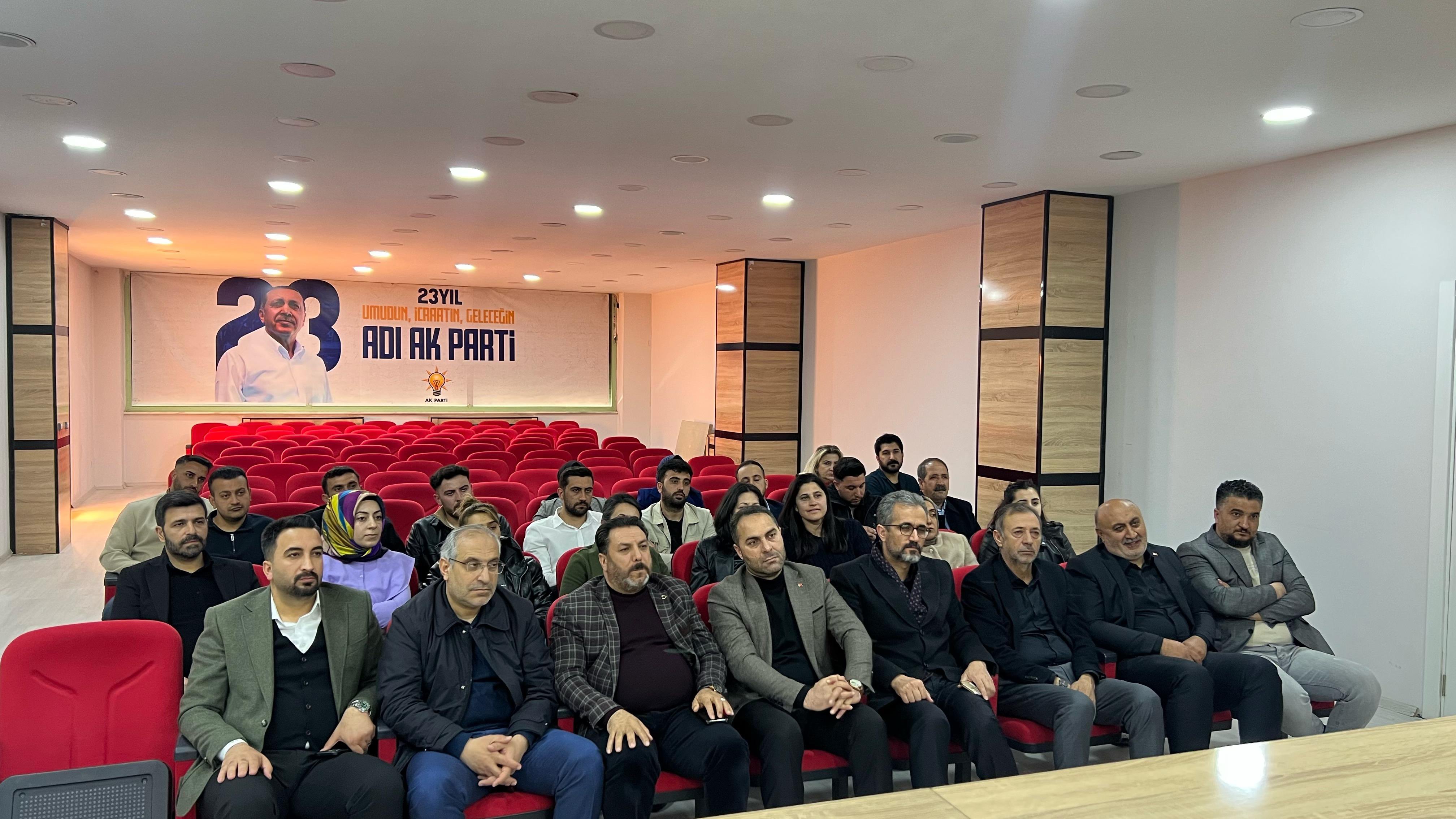 AK Parti Ağrı İl Başkanı İlhami Yıldız, ilçe başkanlarıyla bir araya geldi