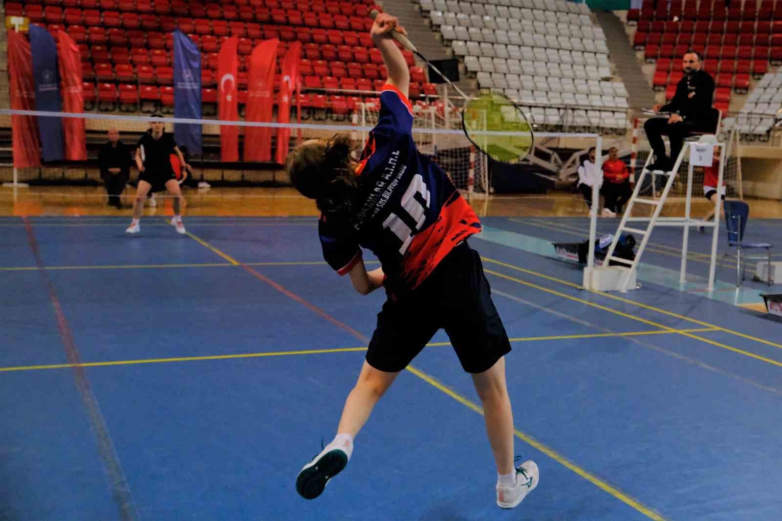 Okul Sporları Gençler Badminton Türkiye Şampiyonası Erzincan'da sona erdi