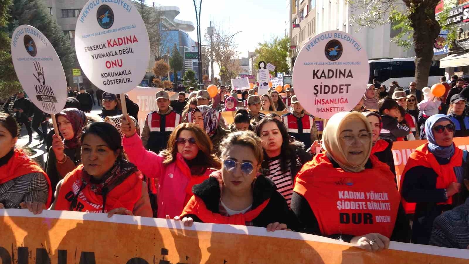 Van'da "Kadına Şiddete Hayır" yürüyüşü yapıldı