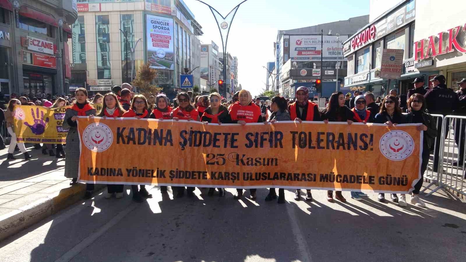 Van'da "Kadına Şiddete Hayır" yürüyüşü yapıldı