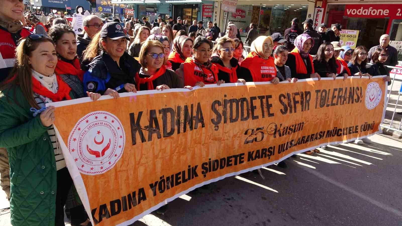 Van'da "Kadına Şiddete Hayır" yürüyüşü yapıldı