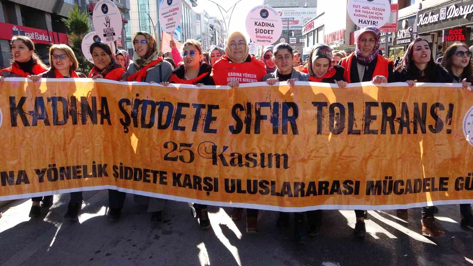 Van'da "Kadına Şiddete Hayır" yürüyüşü yapıldı