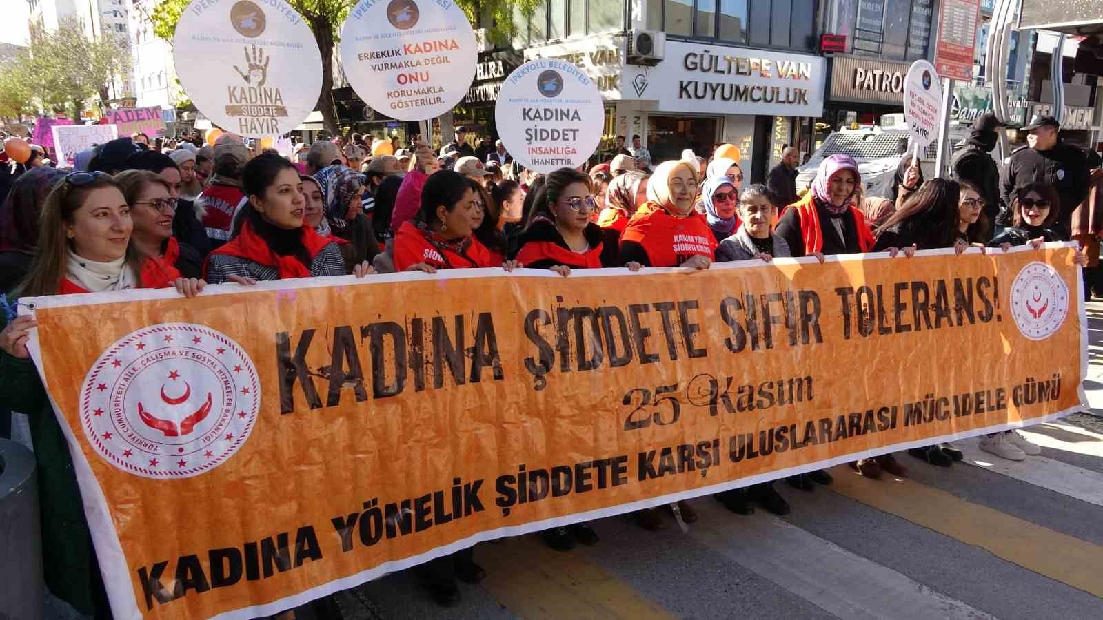Van'da "Kadına Şiddete Hayır" yürüyüşü yapıldı