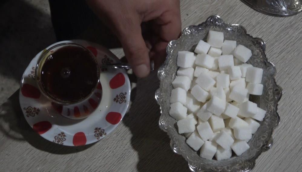 Kıtlama olarak içilen sıcak çaylar yemek borusu kanserini tetikliyor