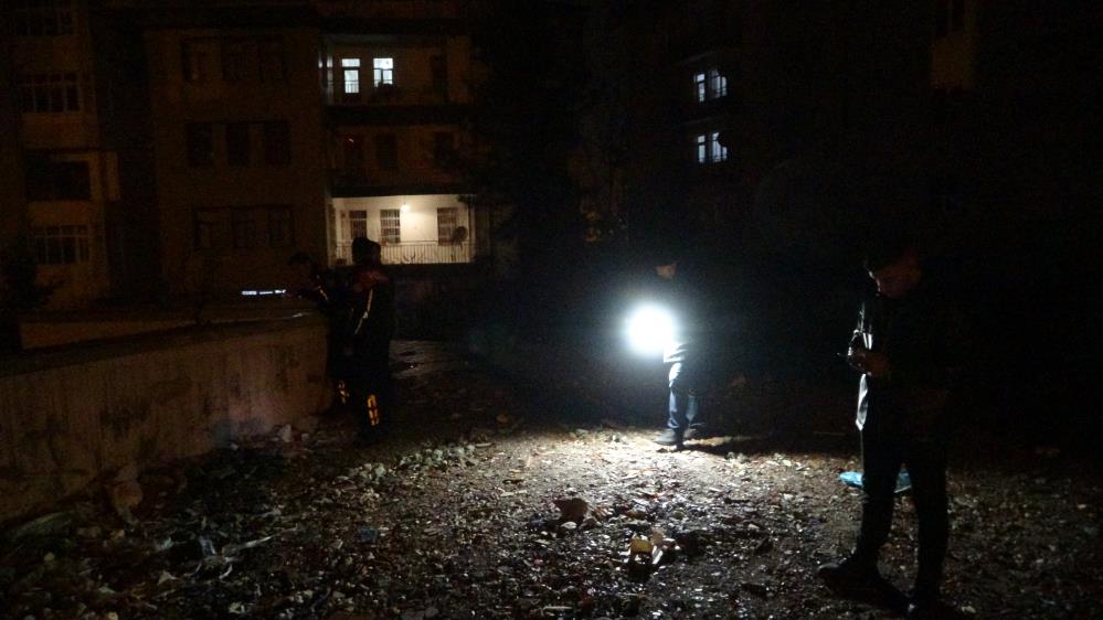 İki grup arasında silahlı ve bıçaklı kavgada kan aktı: 2 yaralı