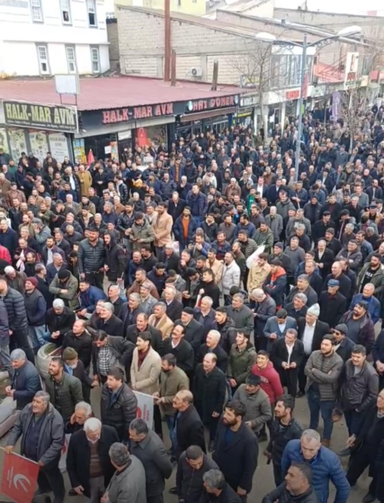 Yeniden Refah Partisi Patnos Belediye Başkan Adayı Kurtuluş Erhan'a coşkulu karşılama