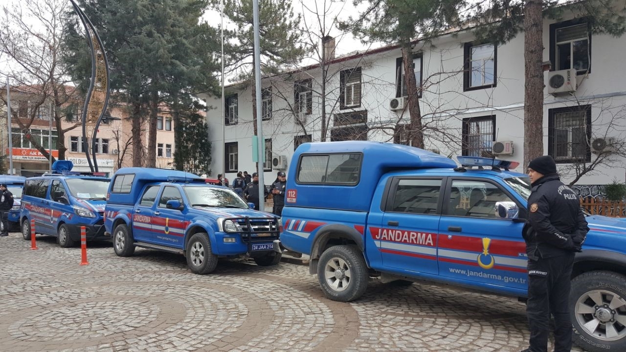 İliç'te maden sahasındaki olaya ilişkin gözaltına alınan 8 şüpheli adliyeye sevk edildi