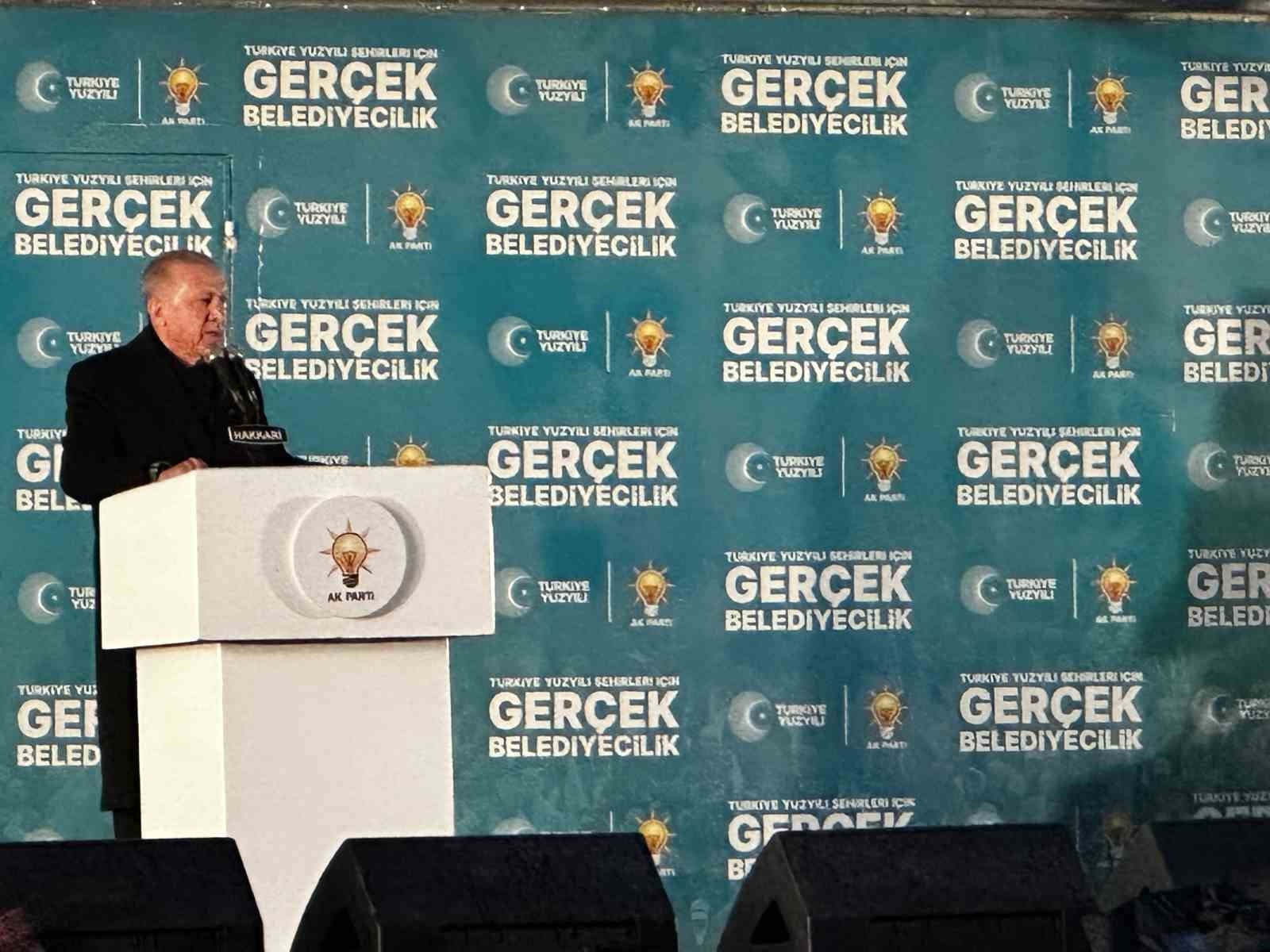 Cumhurbaşkanı Erdoğan, Yüksekova'dan ayrıldı