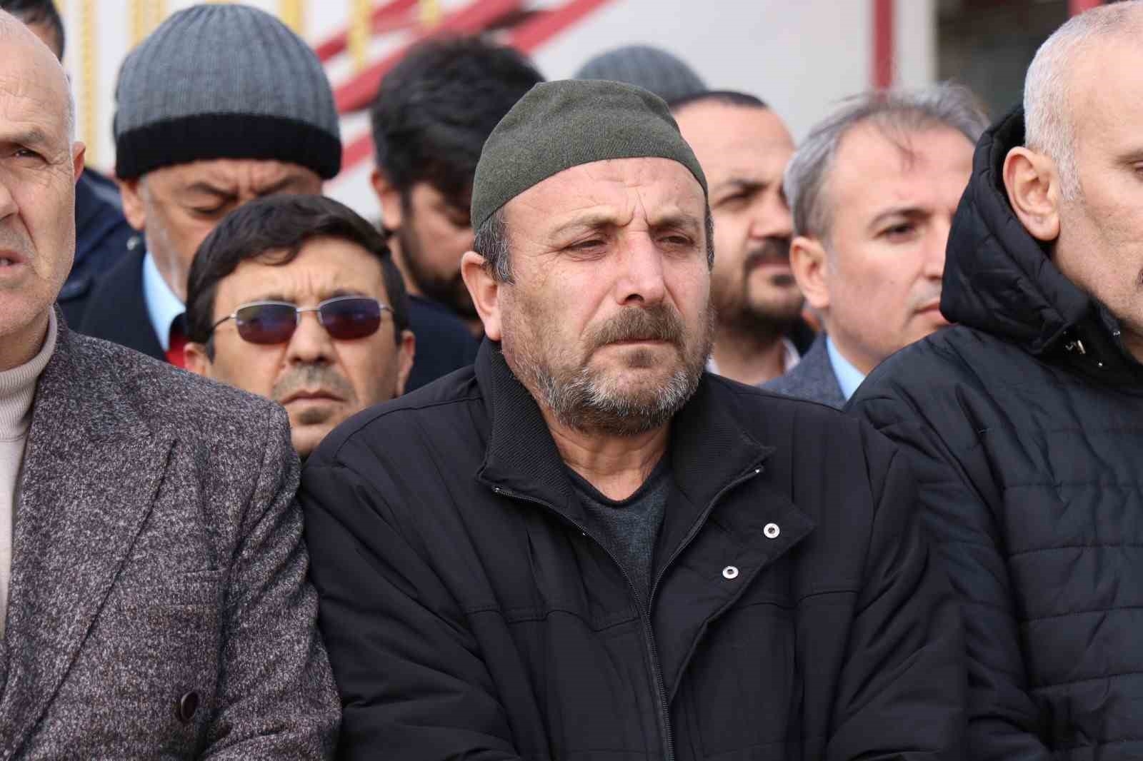Darıca'da öldürülen genç kadın memleketi Erzurum'da toprağa verildi