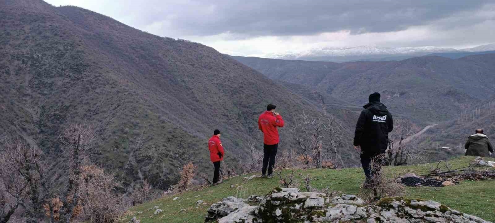Dere kenarında ceketi ve takma dişleri bulunan 65 yaşındaki adamdan 5 gündür haber alınamıyor