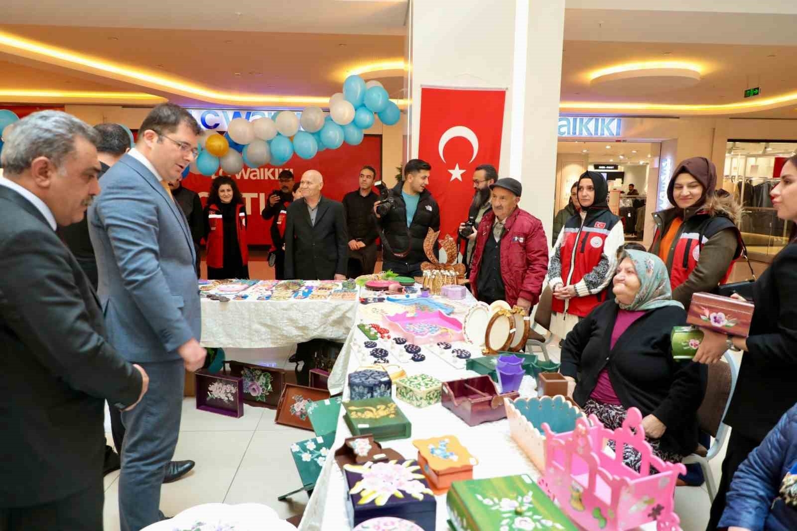 Erzincan'da "Yaşlılarımızın El Emeği" sergisi açıldı