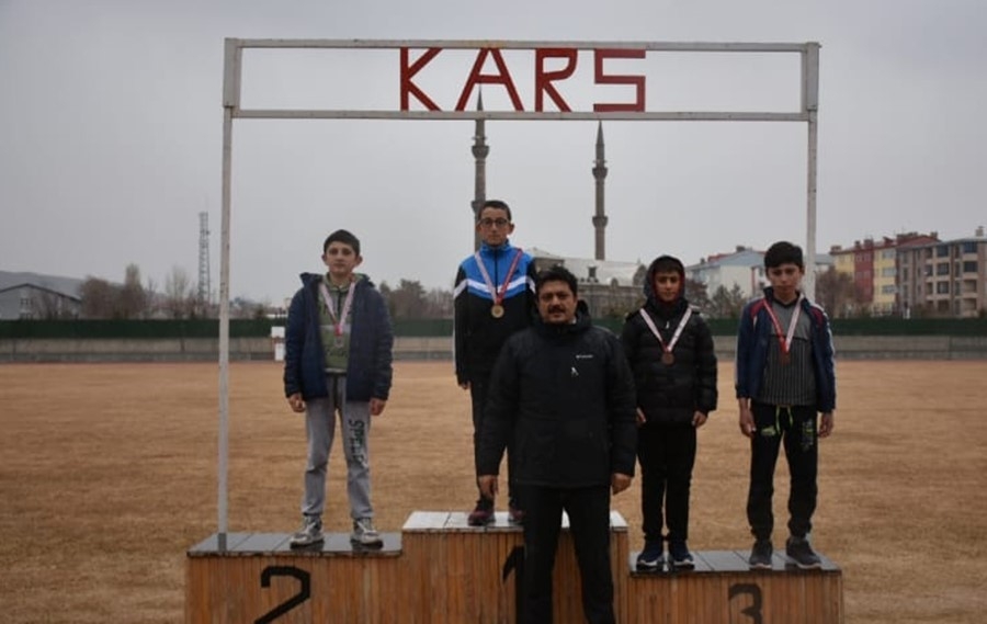 Kars'ta atletizm yarışları yapıldı