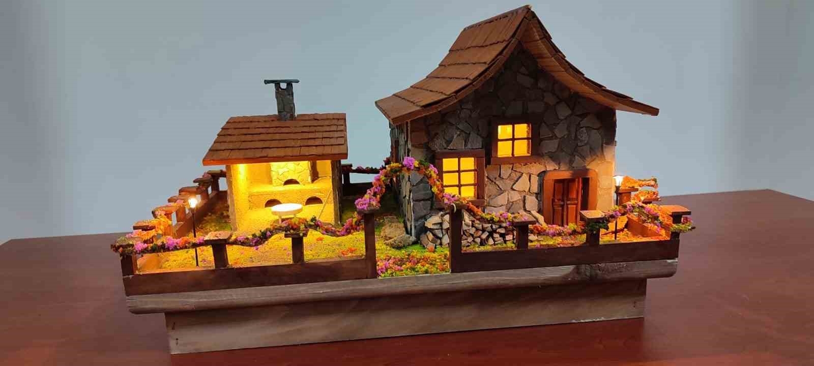 Erzurum'un Uzundere'de doğadan topladıkları malzemelerle maket yapıyorlar