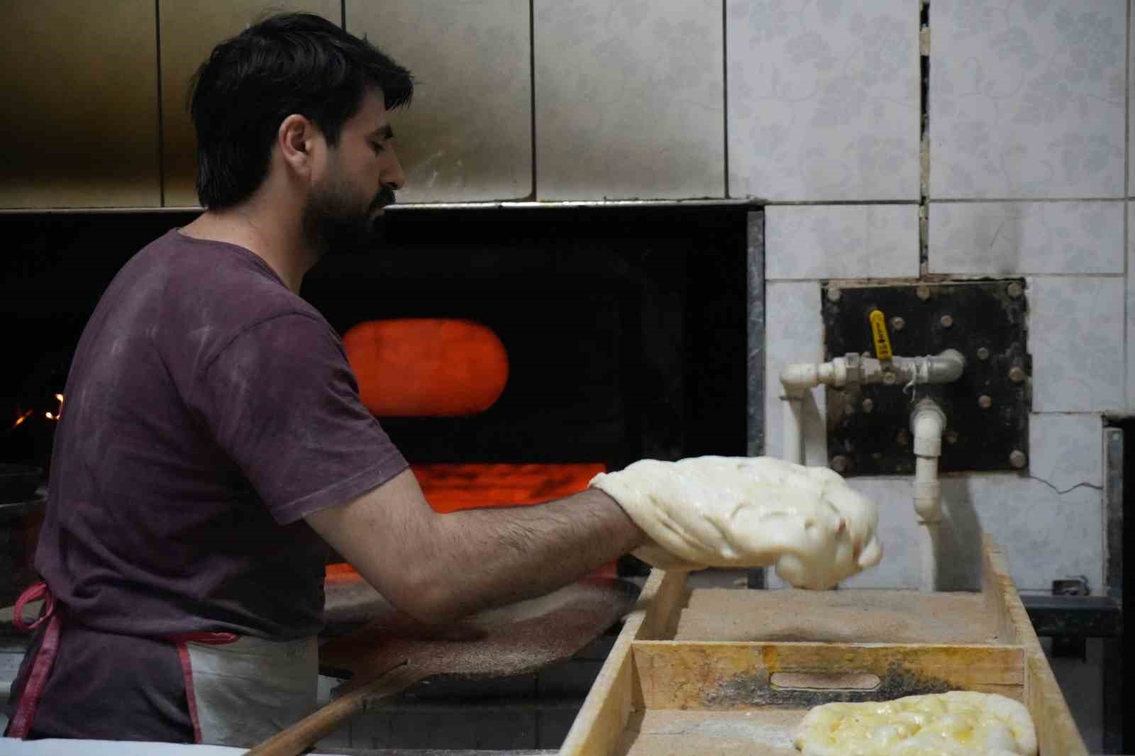 Iğdır'da Ramazan pidesi mesaisi