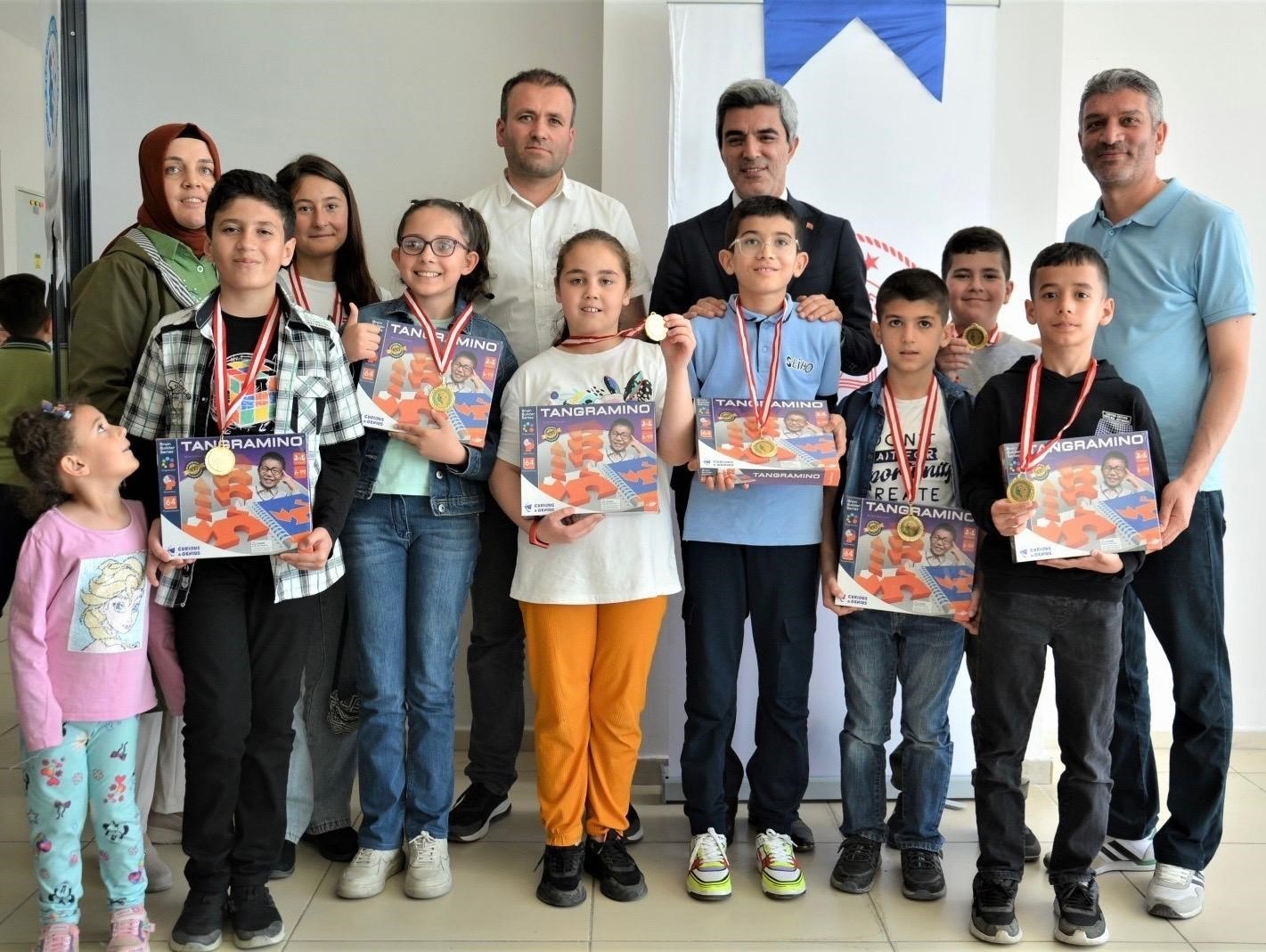 Malatya'da zeka oyunlarında dereceye giren öğrenciler ödüllendirildi