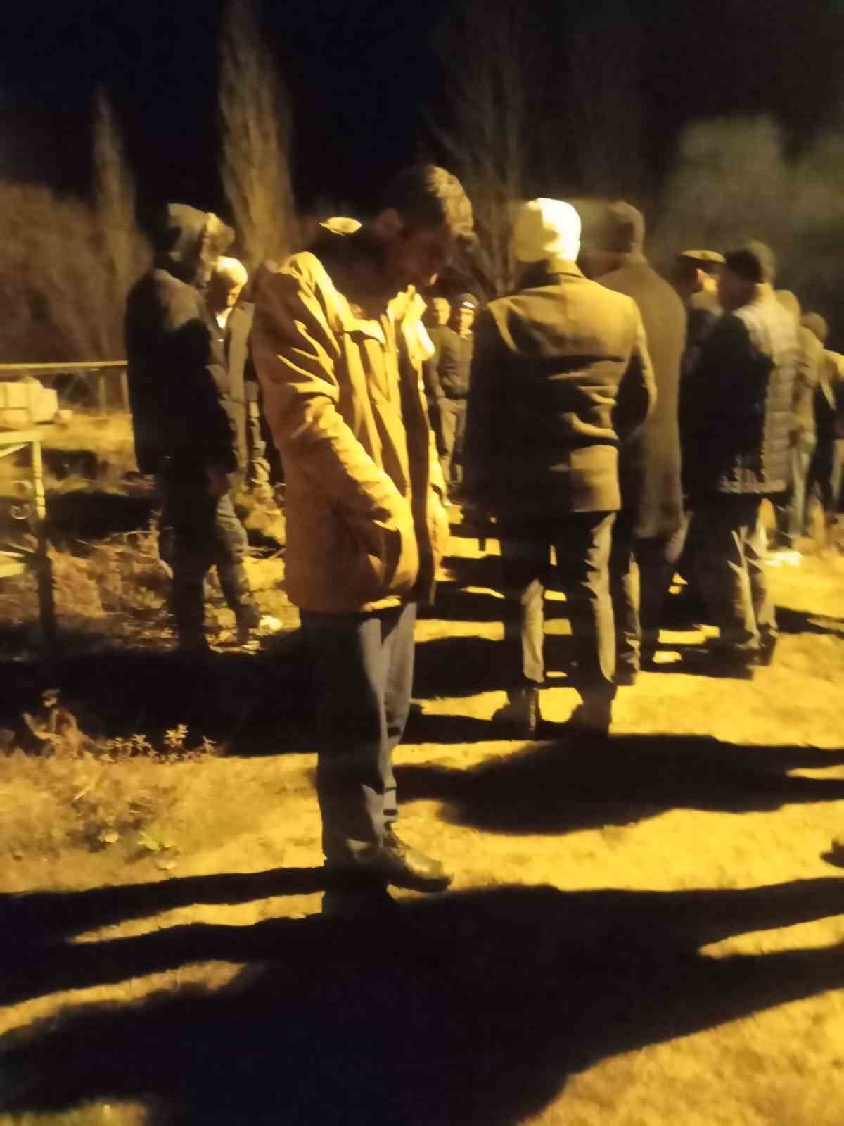 Şeker toplamak için evden çıkan çocuk dereye düşerek boğuldu