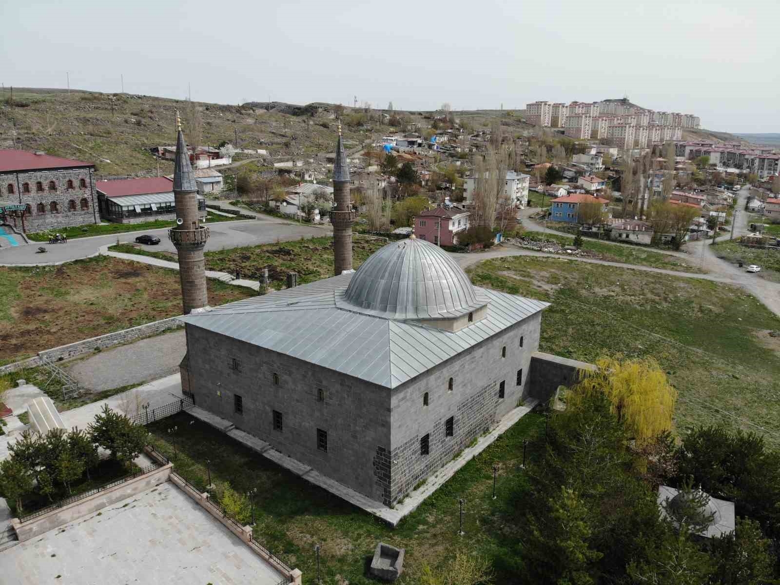 "Ulu Camii'de Ermeniler 285 Türk'ü diri diri yaktı"