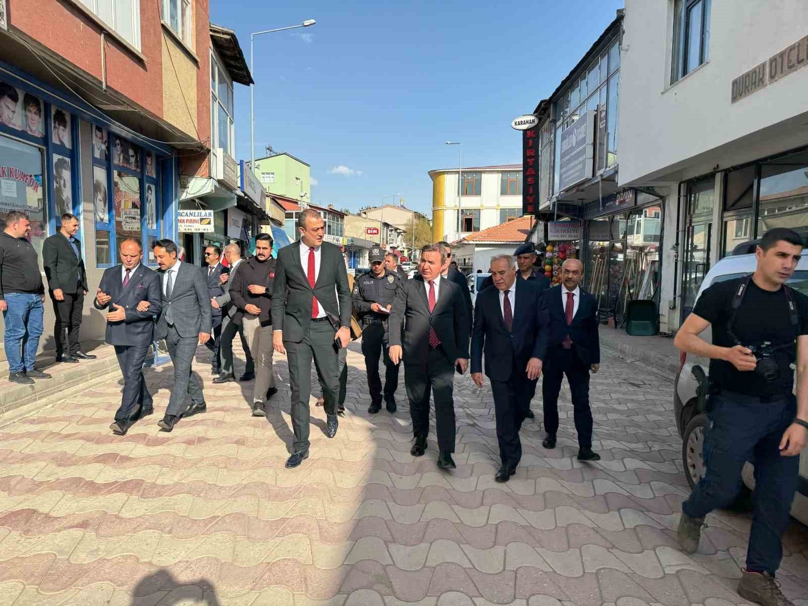 Vali Aydoğdu, Tercan'da incelemelerde bulundu